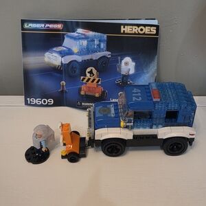 Heroes Blue and White Building Set Laser Pegs K-9 Police Lights Up